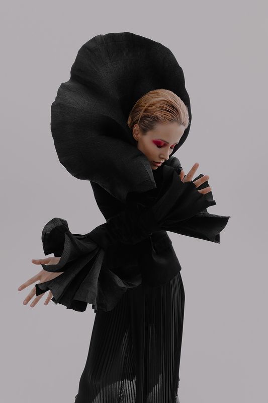 Portrait, fashion, fine art  Flower frame 1/5photo preview