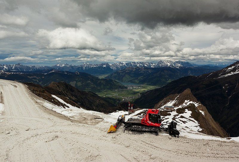 Немного красного в серые дни...photo preview