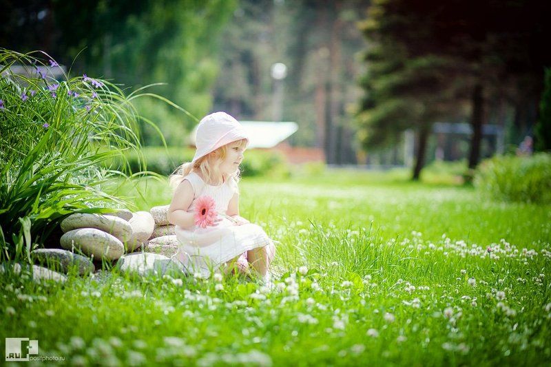 Девочка, Лето, Лужайка, Солнце, Трава ----photo preview