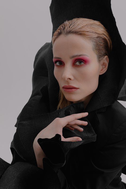 Portrait, fashion, fanie art  Flower frame 1/5photo preview