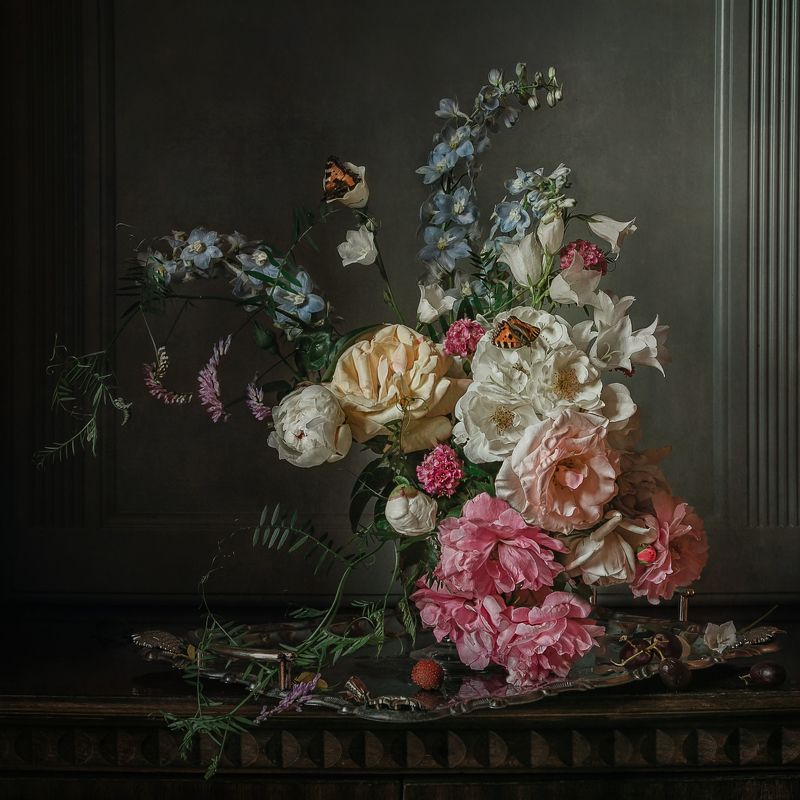 натюрморт, цветы, розы, пион, бабочки Цветы, бабочки и жучок :)photo preview