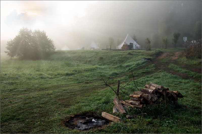 утро рассвет туман палатки Утро в кемпингеphoto preview