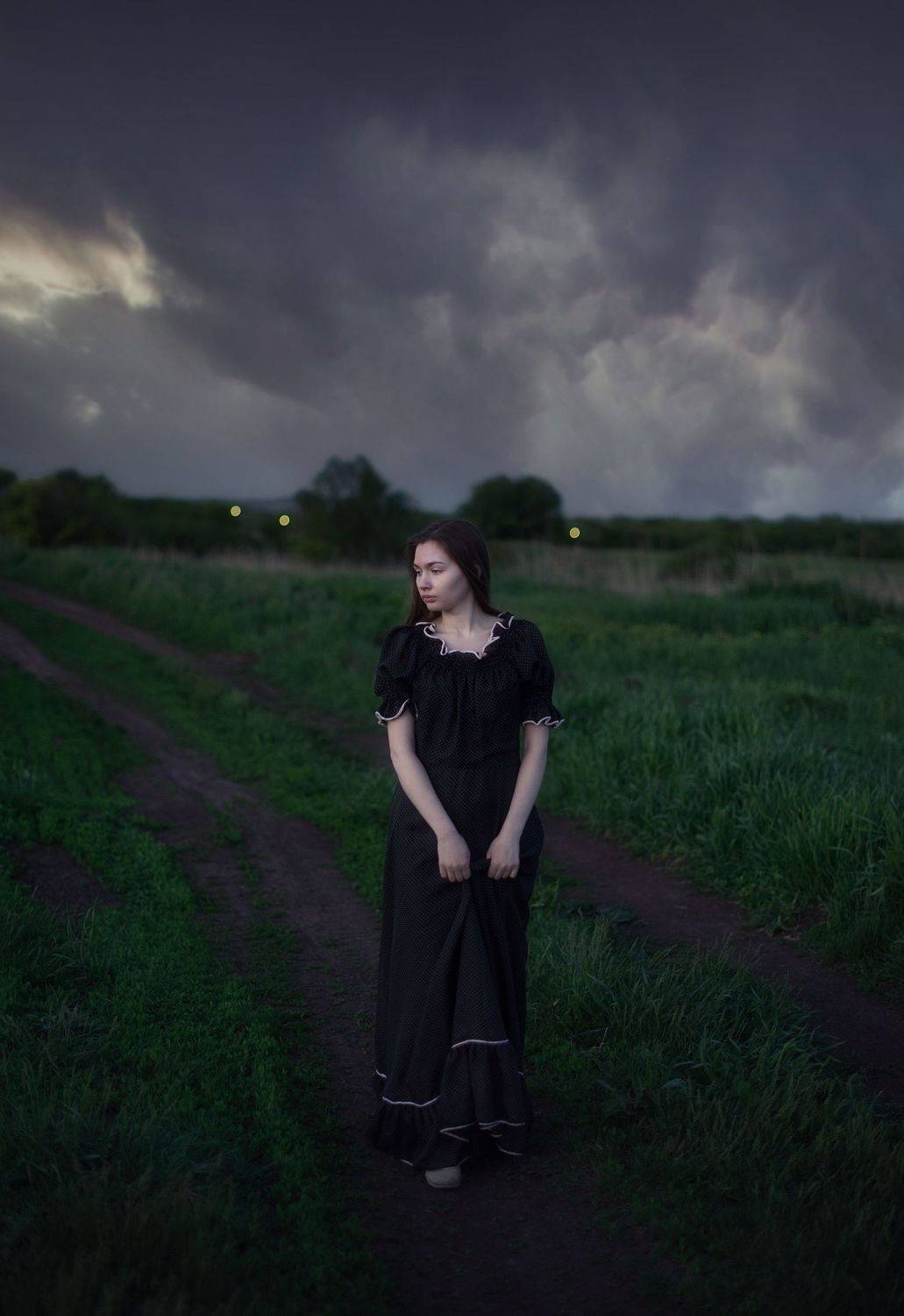 девушка, лето, небо, гроза, настроение, атмосфера, портрет, винтаж, деревня, платье, Екатерина Лобанова