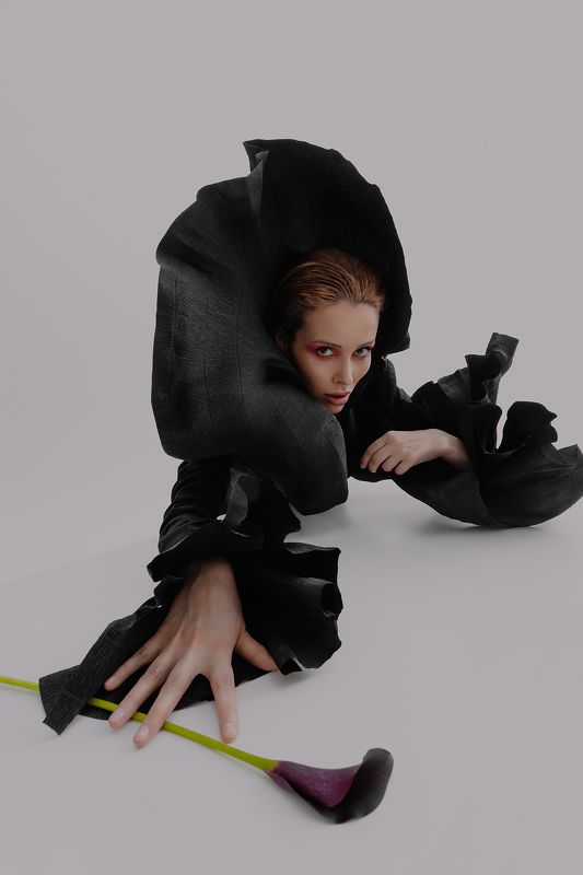 Portrait, fashion, fine art  Flower frame 1/5photo preview