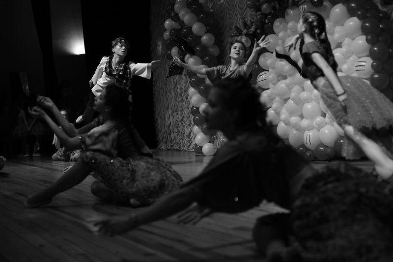 танец, девушка, чб ---photo preview