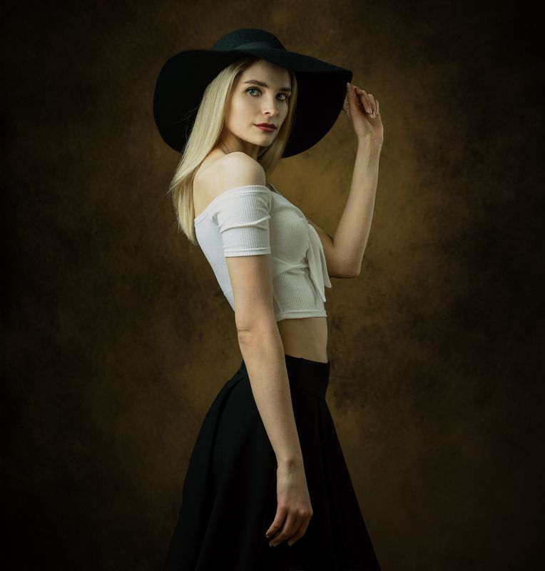 студийный портрет, красивая девушка, женский портрет, концептуальное, художественный портрет, арт Еленаphoto preview