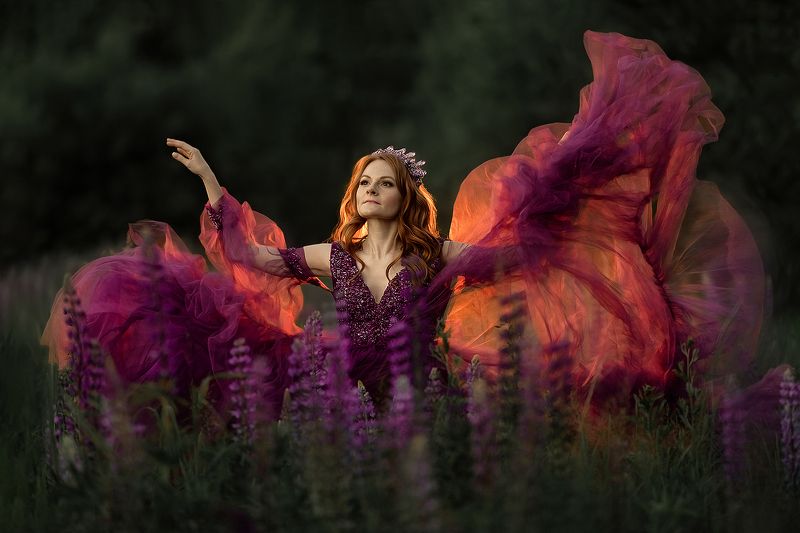 портрет девушка женский портрет люпины закат Жар-птицаphoto preview