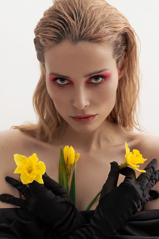 Portrait, fashion, beauty, woman  Flower frame 2/5photo preview