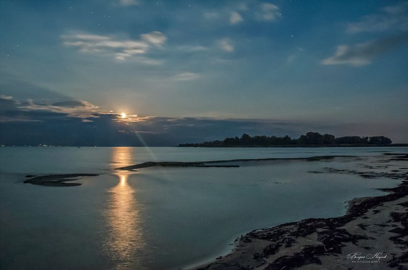 ночь, луна, звёзды, река, дорожка, луч, небо, облака По лунной дорожкеphoto preview