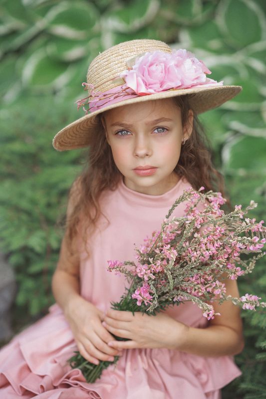 девочка, портрет, природа, образ, в, розовых, тонах Златаphoto preview