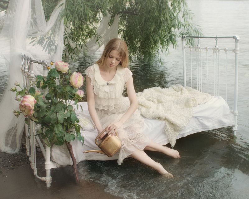 кровать, кровать в воде, сказка, море, вморе,  река, наберегу,  вода, много воды, Вика (2020) фото превью