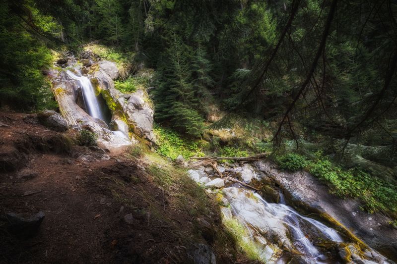 Потоки горной рекиphoto preview