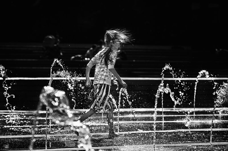 чб фото, лето, фонтаны, дети Фонтанное настроениеphoto preview