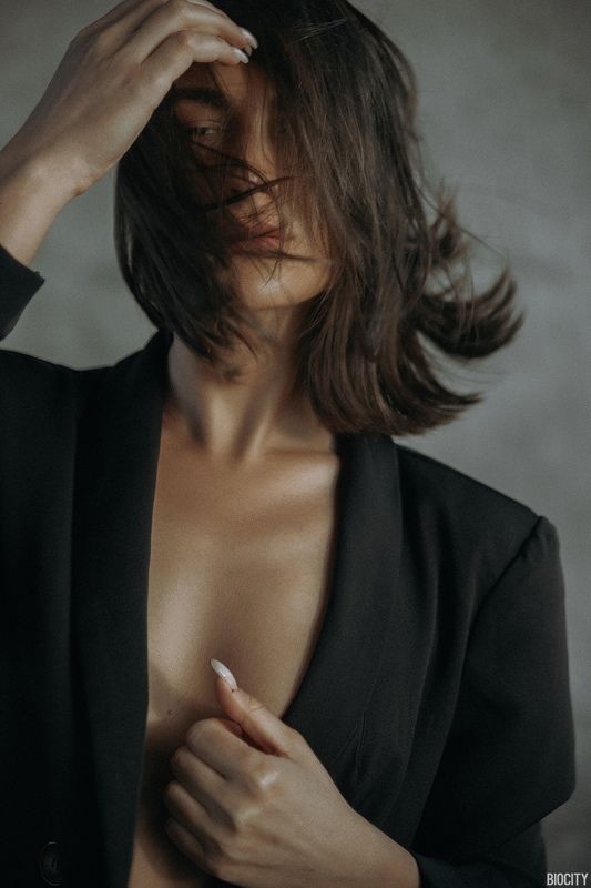 biocity, portrait, girl, девушка, портрет, улица, streetphoto, wind in her hairphoto preview