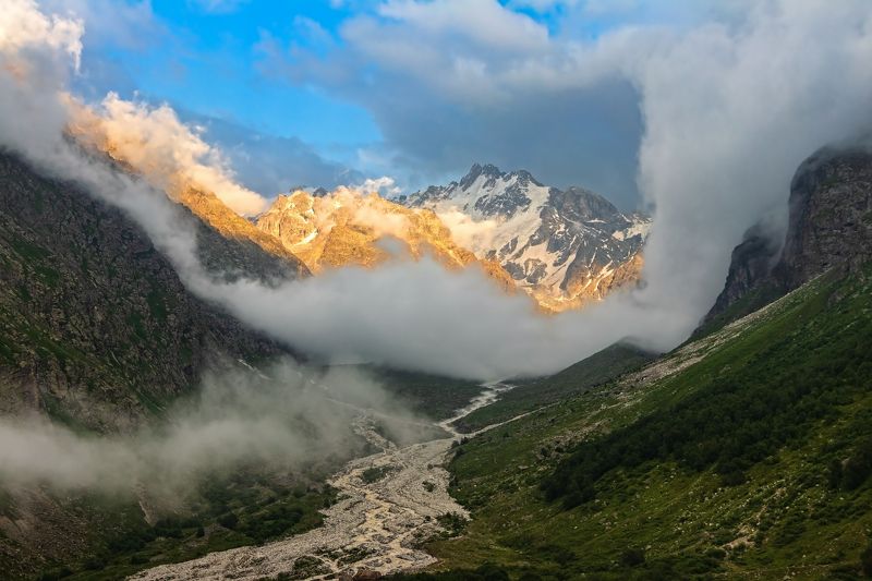 горы,восхождение,кавказ,облака окно в небе...photo preview