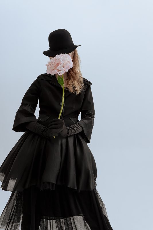 Portrait, fine art, woman, fashion, flower Flower frame 3/5photo preview