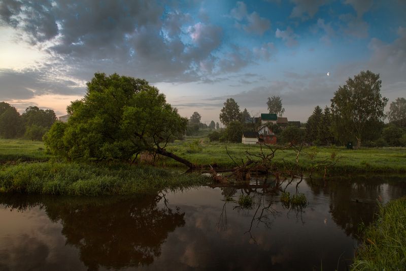 лето, рассвет, река, деревня, дерево, небо, месяц Пока солнце спит...photo preview