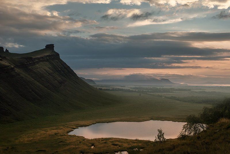 Большой, Восход, Высокий, Голубой, Горы, Далеко, Желтый, Зеленый, Красивый, Облака, Озеро, Отражение, Пейзаж, Природа, Размер, Рано, Рассвет, Розовый, Сибирь, Степь, Сундуки, Туман, Утро, Хакасия, Холодный Рассветphoto preview