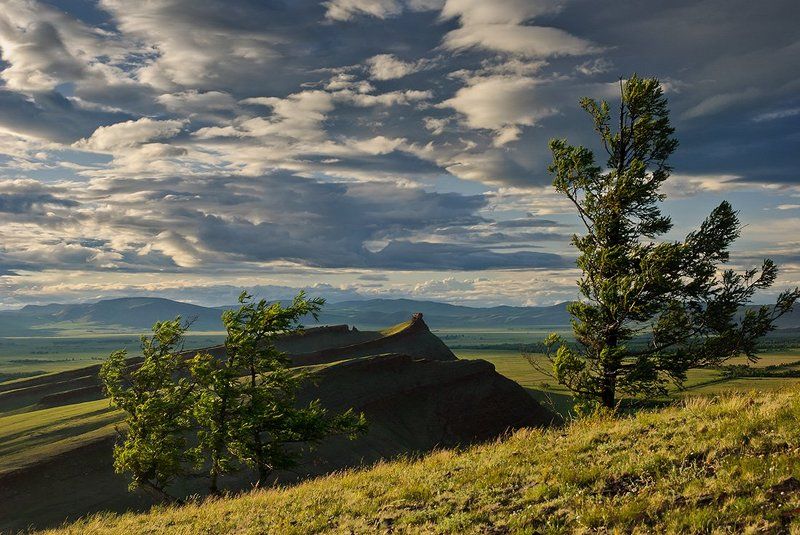 большой, ветер, вечер, высокий, голубой, горизонт, горы, далекий, дерево, долина, дымка, желтый, зеленый, облака, пейзаж, природа, серый, сибирь, синий, скалы, степь, сундуки, хакасия Ветер рвал облака над Сундуками...photo preview