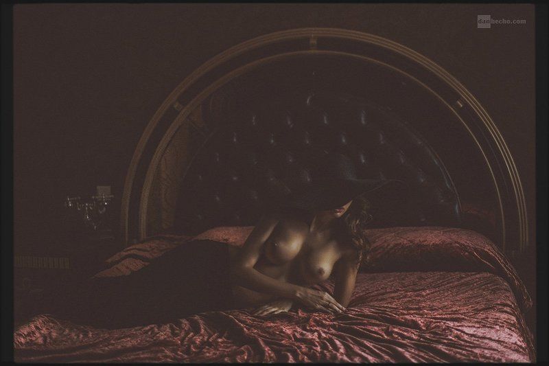 lady in hatphoto preview