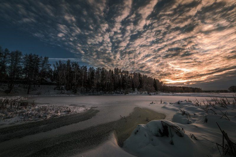 Стою в раздумье над прошедшим днём... фото превью