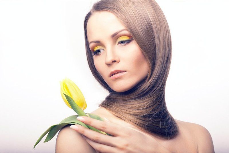 Девушка с тюльпаномphoto preview