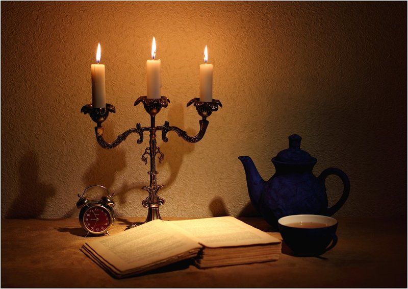 Вечерний чай с любимой книгойphoto preview