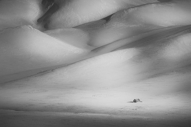 Домик в горахphoto preview