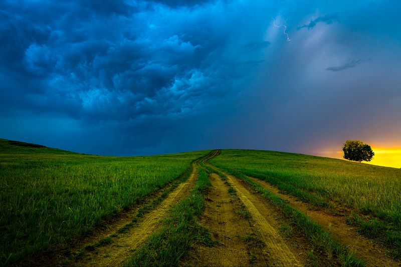 prairie dark clouds lightning sunset road The prairie weatherphoto preview