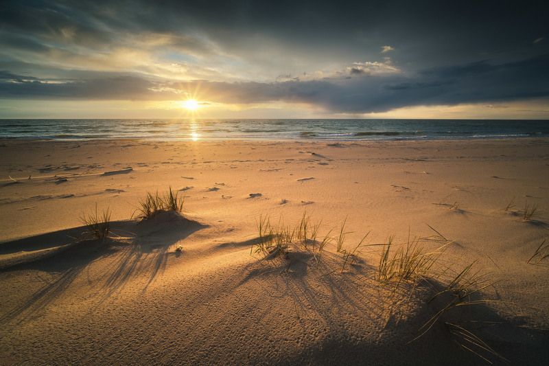 россия, калининградская область, балтика, балтийское море, куршская коса, национальный парк, пейзаж, природа, море, дюны, куршский залив, песок, весна, закат, солнце Закат на Балтикеphoto preview