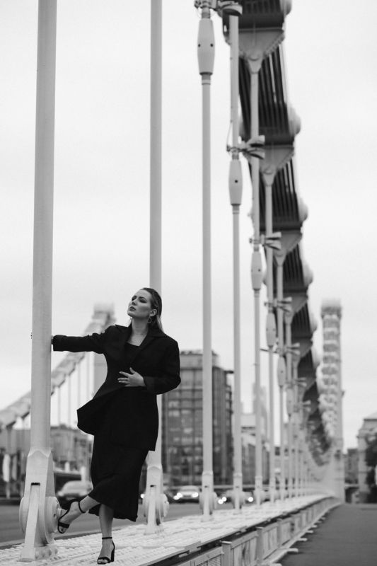 portrait, woman, walk, dramatic Christinephoto preview