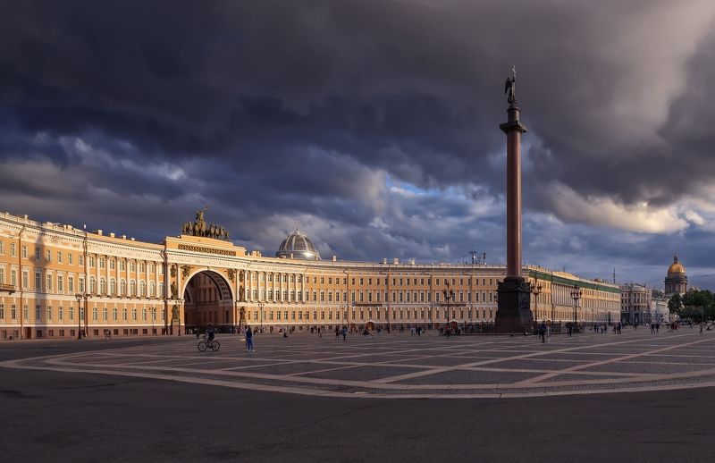 город,площадь,архитектура,монумент,небо,тучи Дворцовая площадьphoto preview