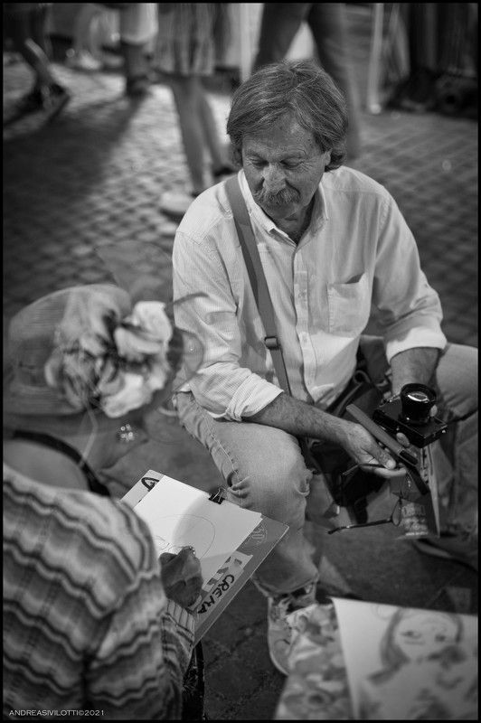 street people black&white Leica life city photo  Street in Crema Italyphoto preview