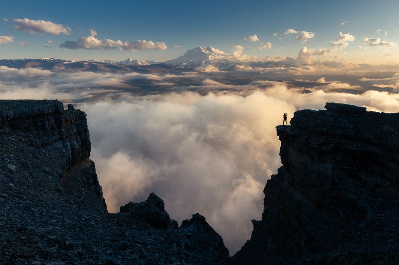 кавказ, приэльбрусье, эльбрус Вид на Эльбрус с плато Канжолphoto preview