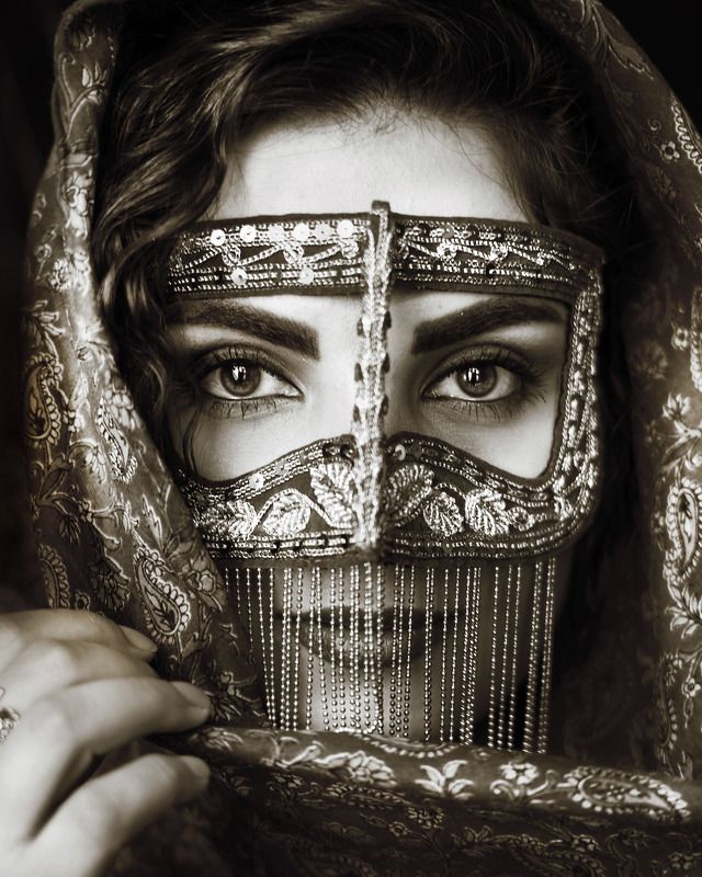 old, woman , eyes , room , beauty , beautiful , model , light persianphoto preview