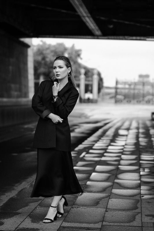 portrait, woman, walk, dramatic Christinephoto preview