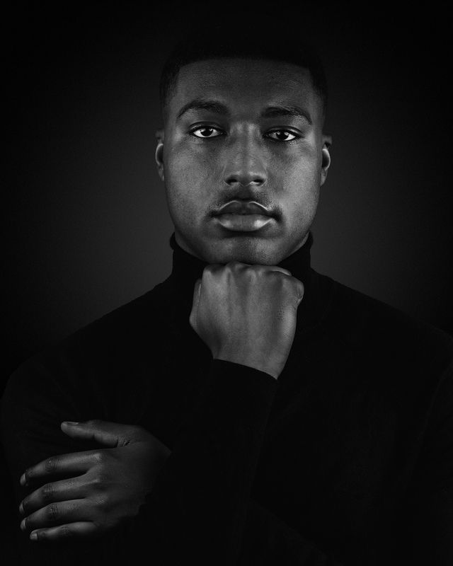 face, eyes, male, portrait, studio, canon, Godox, black, white, low key Confidentphoto preview