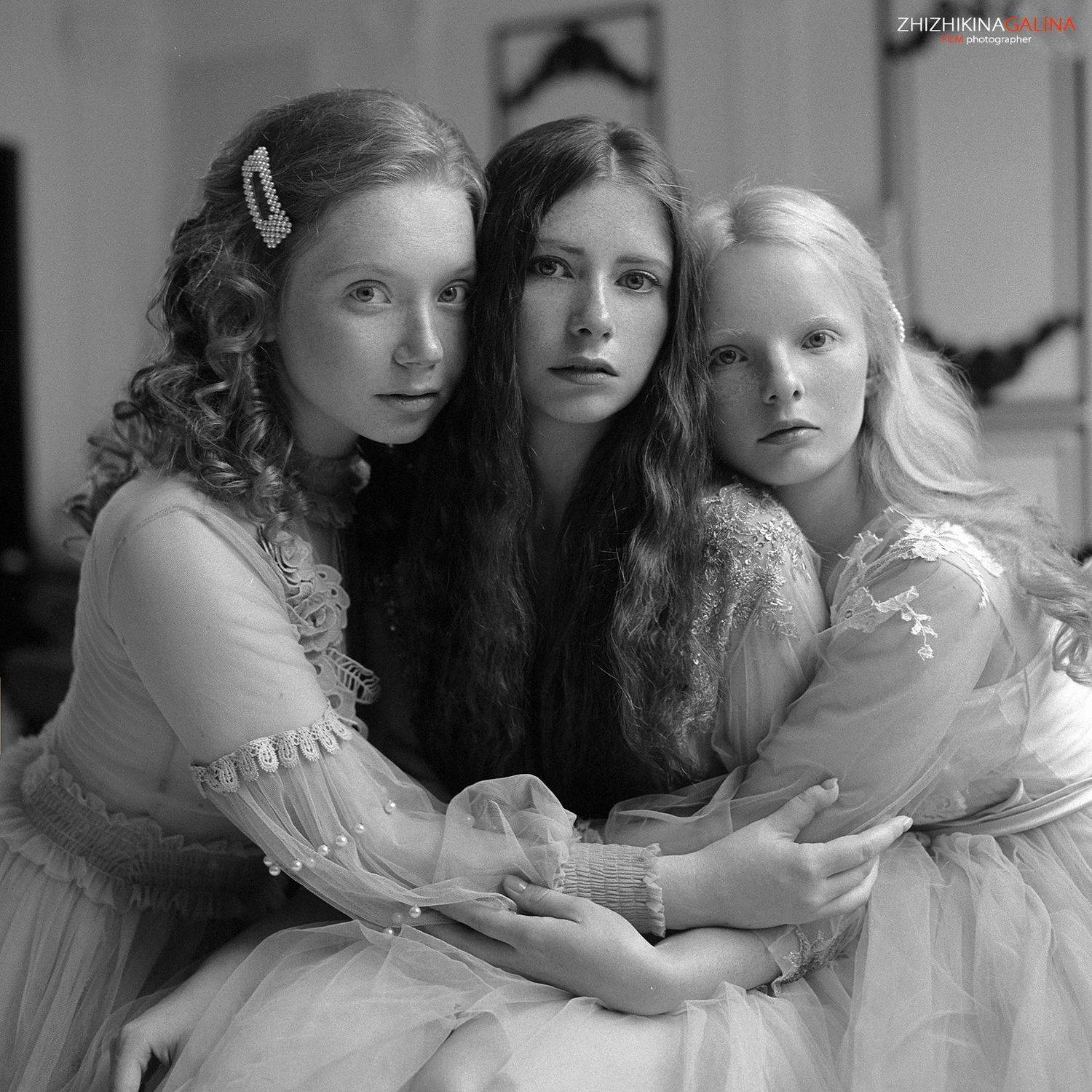 пленка, чб, черно-белое, монохром, девушки, лицо, портрет, girl, film, portrait, hends, face, Галина Жижикина