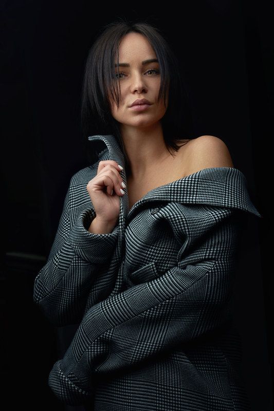 портрет девушка пальто Натальяphoto preview