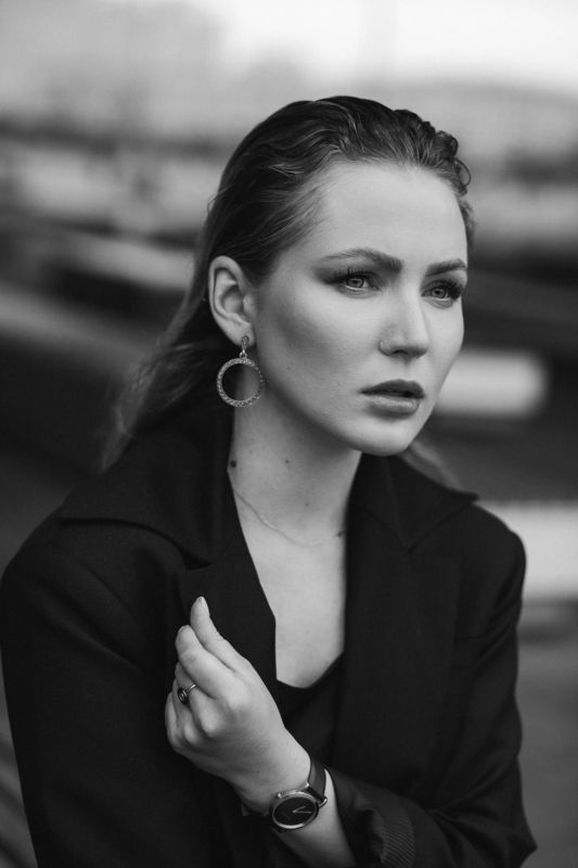 portrait, woman, walk, dramatic Christinephoto preview