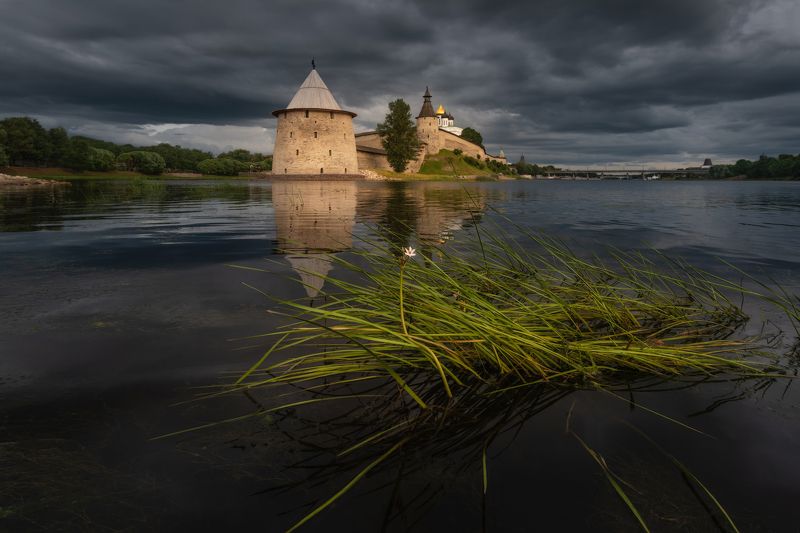 псков, гроза, кром Перед грозойphoto preview
