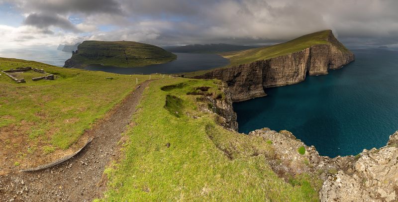 faroe, faroeislands, lake, leitisvatn, day, cliffs, scandinavia Lake above the oceanphoto preview
