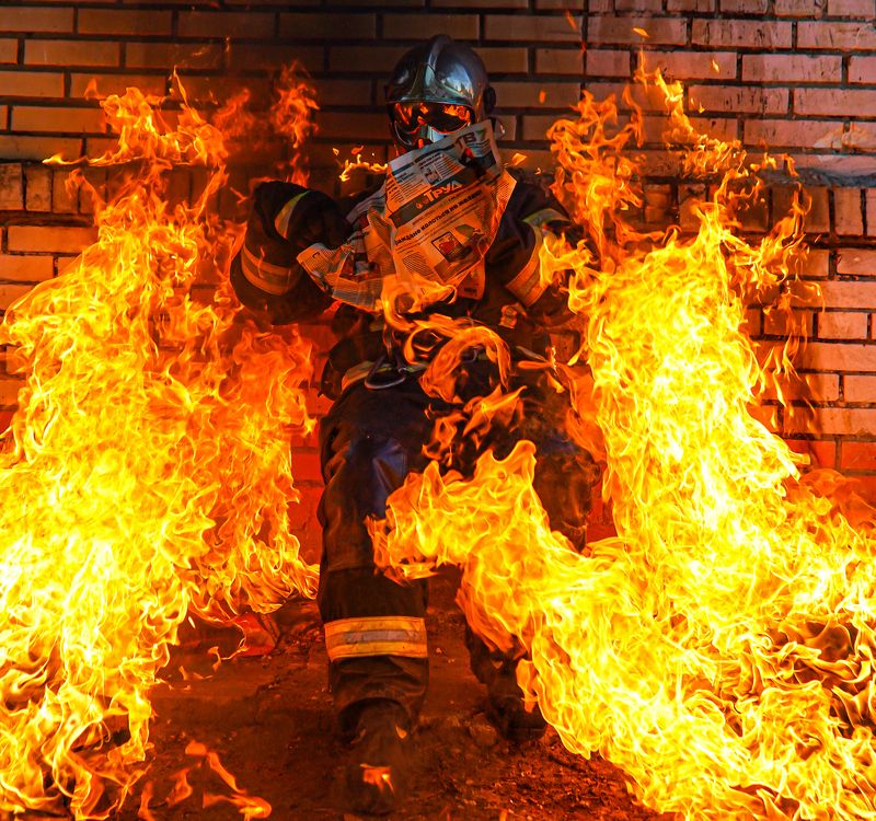 огонь пожарные мчс fire firefighter rescue спасатели дым работа жар тепло огненный пожарный фото превью