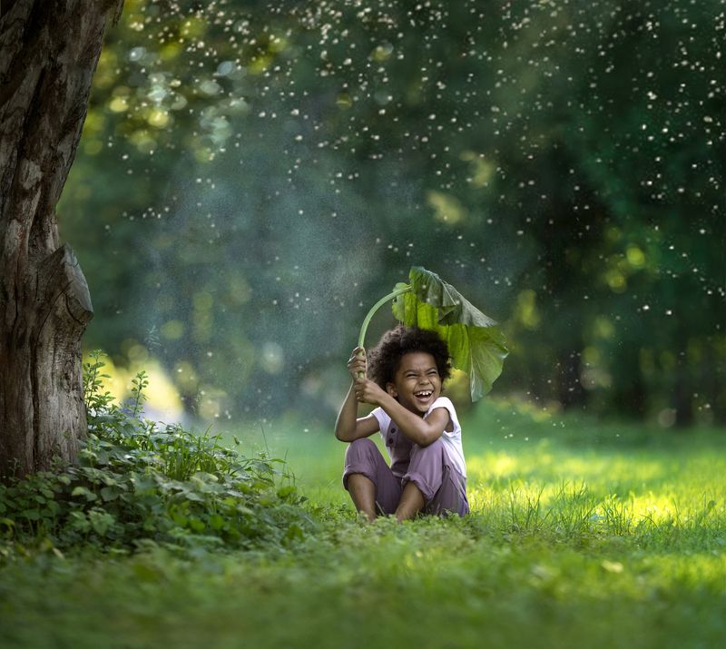 мальчик, мулат, дождь, лопух ***photo preview