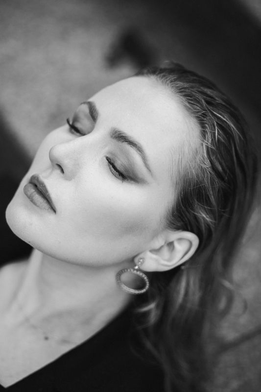 portrait, woman, walk, dramatic Christinephoto preview