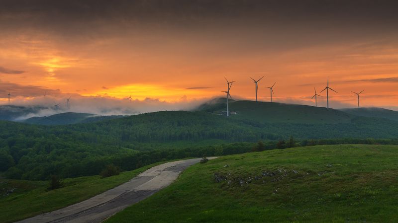 Стара планина, България, Stara Planina, Bulgaria, Balkan, sunrise, dawn, горы, лето, season, travel, hiking, peak, summit, tranquility, outdoor, windmill, mountains, journey, dramatic sky, clouds, road, mist, fog ***photo preview