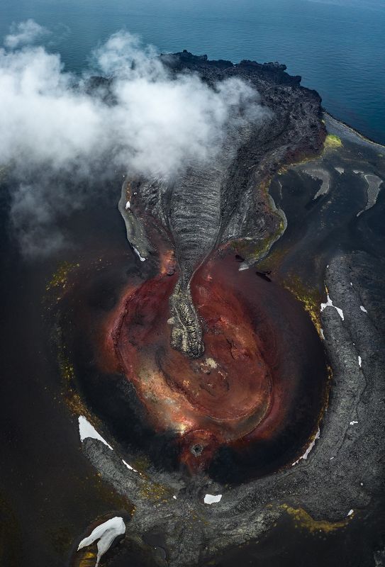 курилы,атласова,олимпийский прорыв,пейзаж Дракон на водопое у медного озера...photo preview