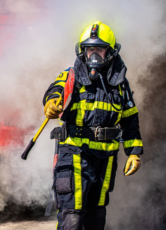 огонь пожарные мчс fire firefighter rescue спасатели дым работа  фото превью