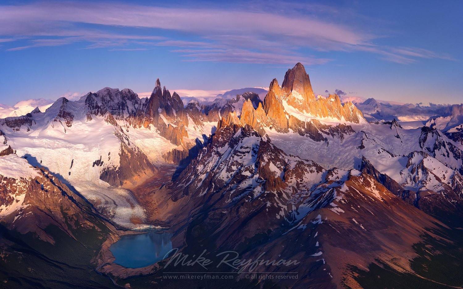lago, torre., cerro, torre., , fitzroy, massif., patagonia., andes., cordillera., parque, nacional, los, glaciares., argentina., panoramic, aerial, capture, Майк Рейфман