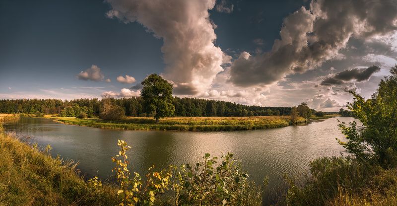 У излучины реки фото превью